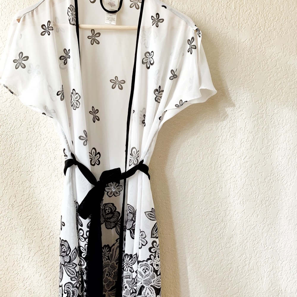 In Bloom Robe - Picture 2 of 8